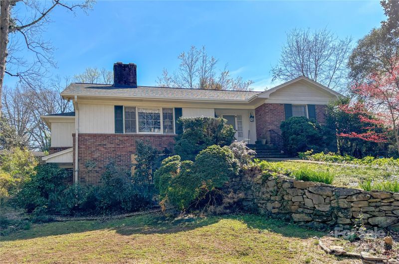 222 7th Ave NE, Hickory, NC 28601