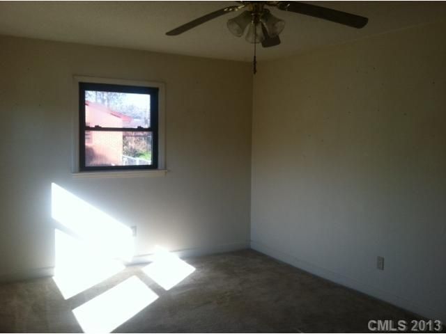 111 Sunset Ln, Bessemer City, NC 28016