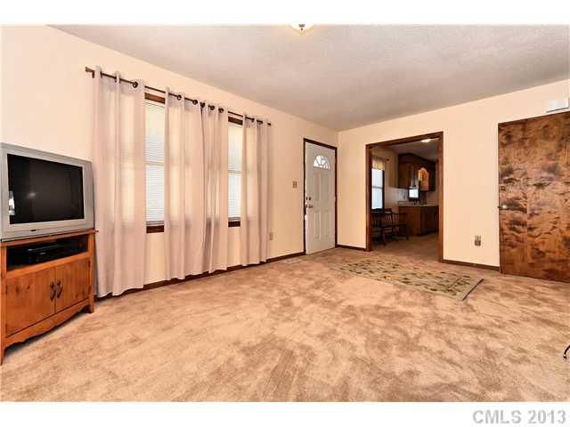 215 Tuckaseegee Rd, Mount Holly, NC 28120