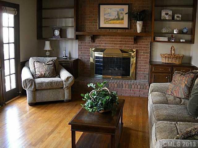 1370 Betsy Dr, Charlotte, NC 28211