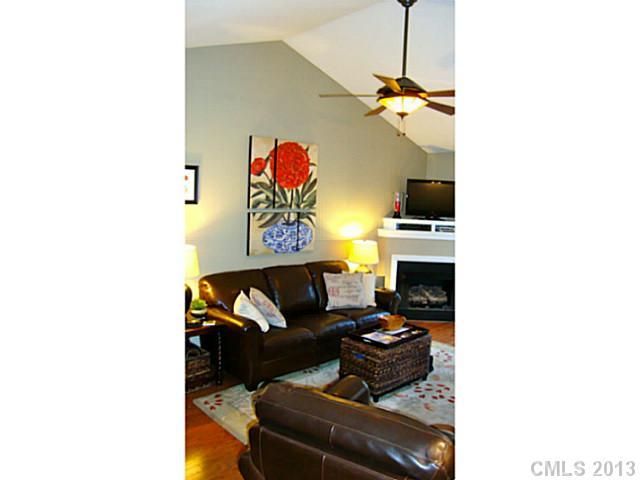 2209 Old Chantilly Ct, Charlotte, NC 28205