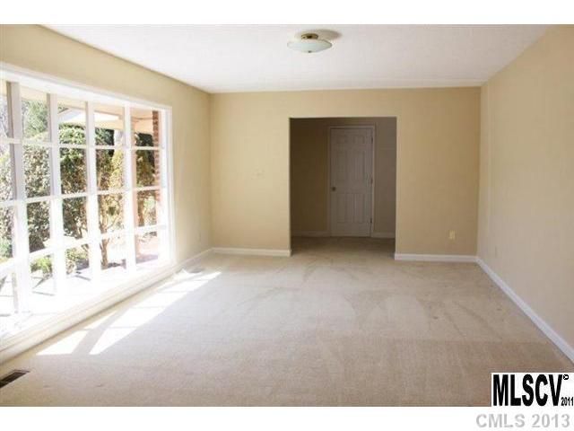 570 NW 32nd Avenue Dr, Hickory, NC 28601