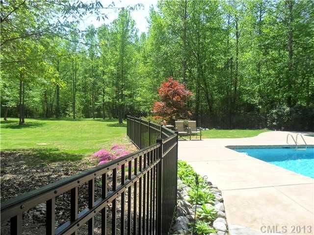 7331 Cobble Creek Dr, Matthews, NC 28104