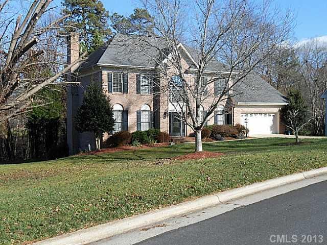 925 NE 38th St, Hickory, NC 28601