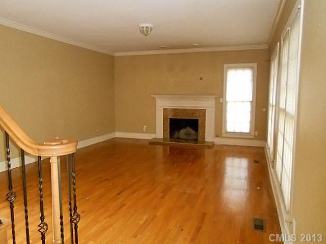 925 NE 38th St, Hickory, NC 28601