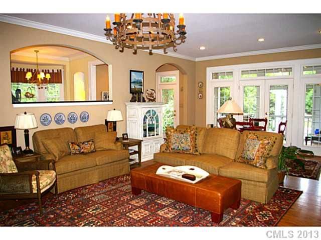 354 Ridgewood Ave, Charlotte, NC 28209