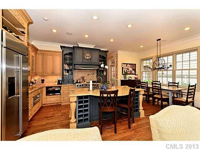 1169 Kings Dr, Charlotte, NC 28207