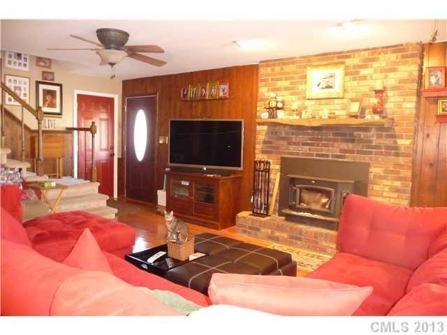 1942 Hickory Hills Dr, Denver, NC 28037