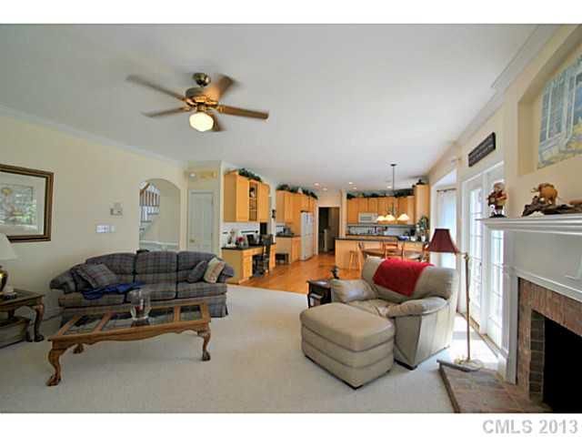 902 Robinbrook Ln, Waxhaw, NC 28173