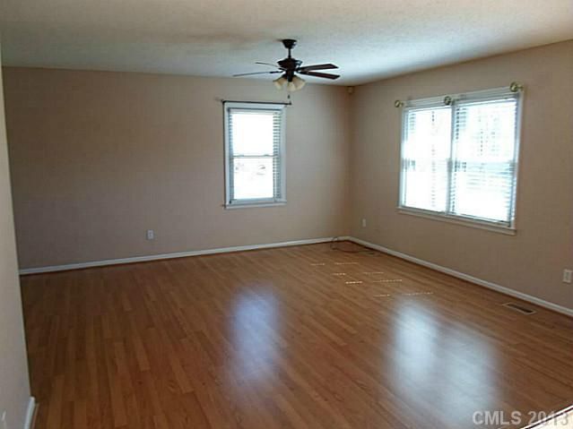1476 Kings St, Hickory, NC 28602