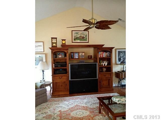1719 Walnut Crest Ln, Matthews, NC 28105