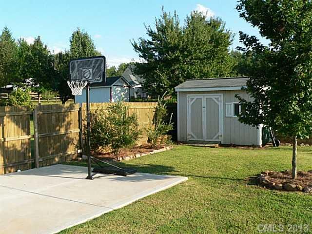100 Canopy Ct, Mooresville, NC 28115