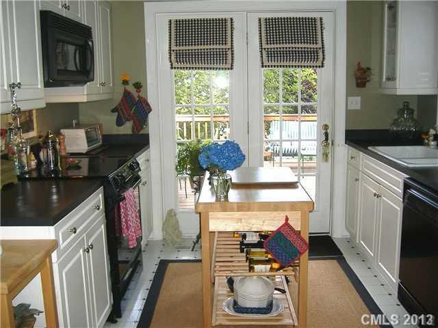 527 Poindexter Dr, Charlotte, NC 28209
