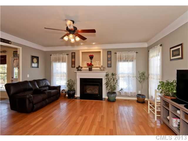 169 Weeping Spring Dr, Mooresville, NC 28115
