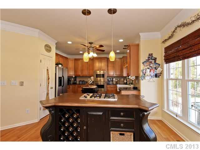 169 Weeping Spring Dr, Mooresville, NC 28115