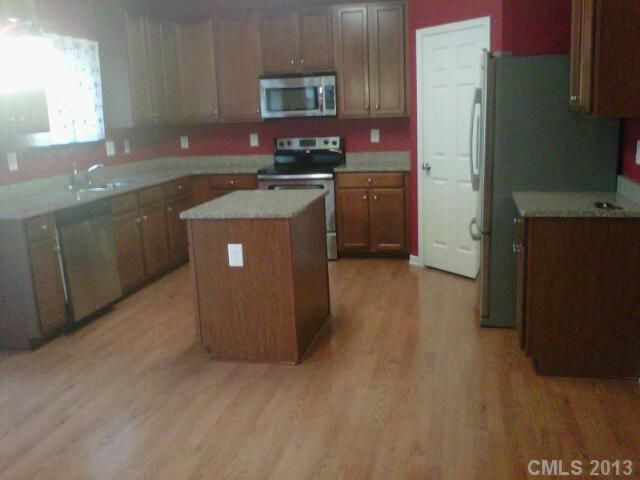 4007 Banteer Rd, Matthews, NC 28105