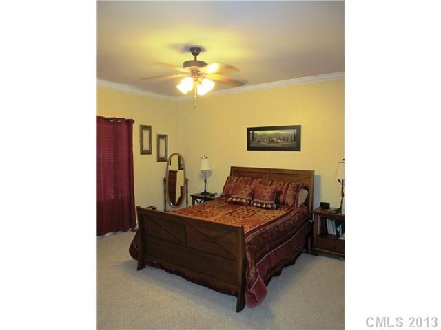 7205 Pinfeather Cir, Cramerton, NC 28032