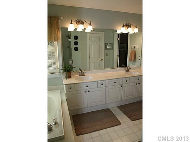 4606 Jamesville Dr, Matthews, NC 28105