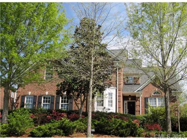 8002 Denholme Dr, Waxhaw, NC 28173