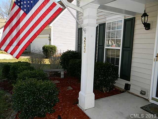 233 Dutchmans Meadow Dr, Mount Holly, NC 28120