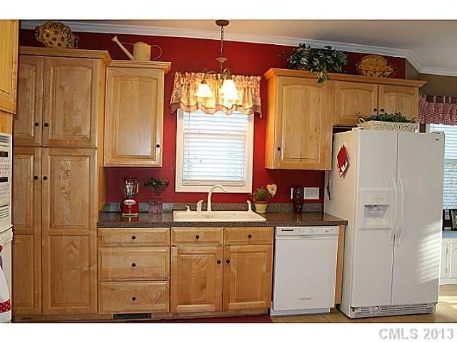 1562 Hawthorne Dr, Indian Trail, NC 28079