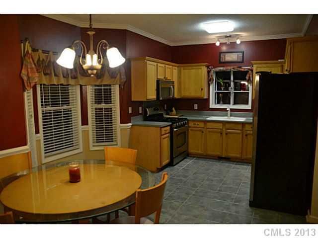 207 Ingonish Dr, Gastonia, NC 28056