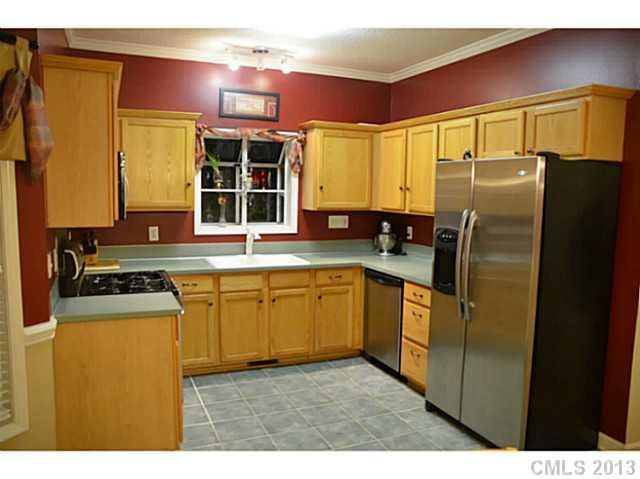 207 Ingonish Dr, Gastonia, NC 28056