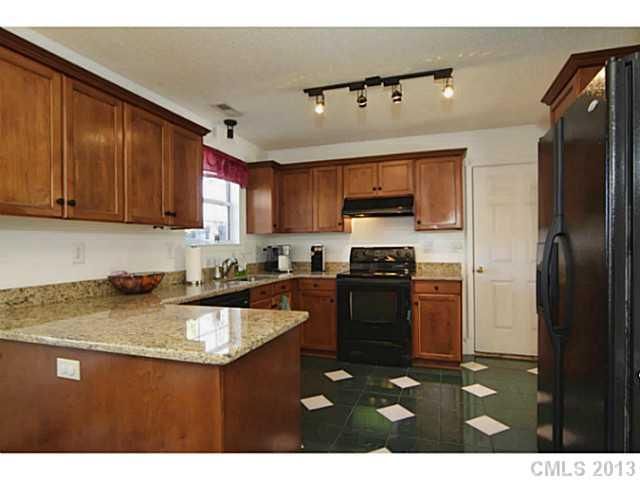 10425 Rosemallow Rd, Charlotte, NC 28213
