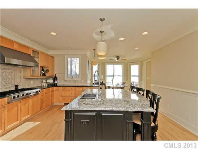 143 Hunters Pointe Ln, Mooresville, NC 28117