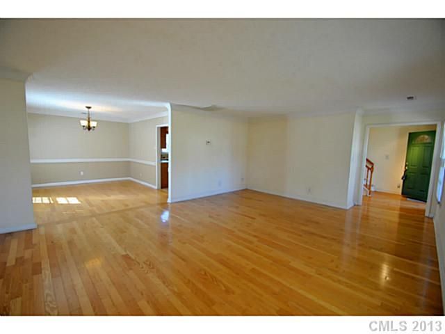 2307 Heathershire Ln, Matthews, NC 28105