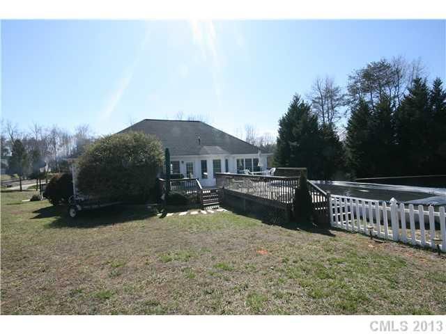 126 Hunters Pointe Dr, Dallas, NC 28034