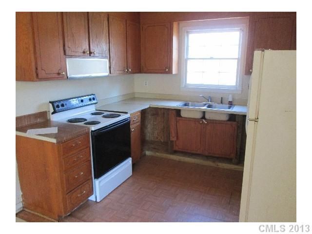 5800 Barrington Dr, Charlotte, NC 28215