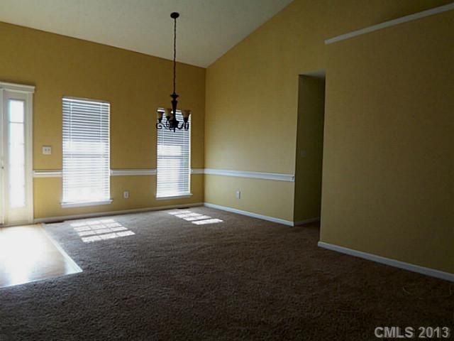 142 Broken Pine Ln, Mooresville, NC 28115