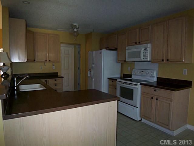142 Broken Pine Ln, Mooresville, NC 28115