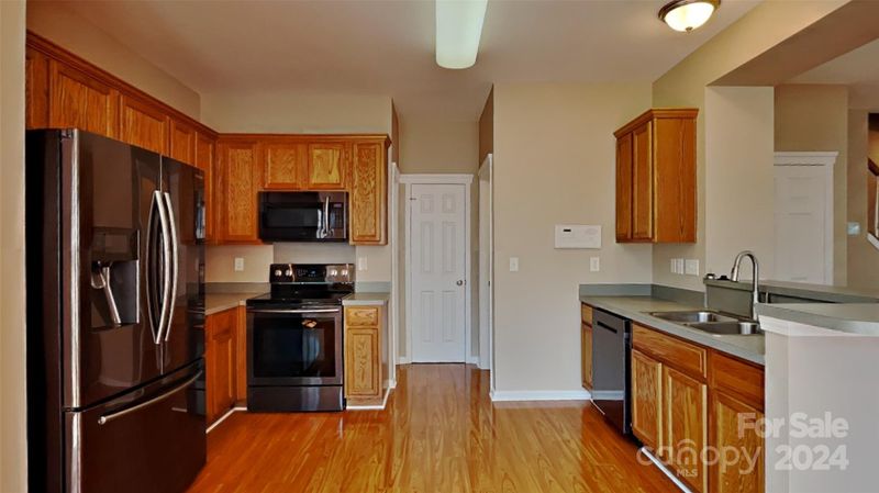 504 Moss Stream Ln, Charlotte, NC 28214