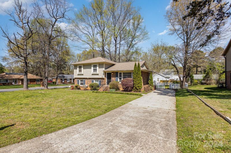 6301 Bonnybrook Ln, Charlotte, NC 28212