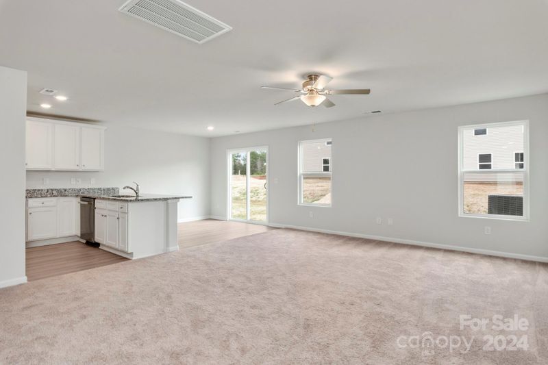 2226 Transatlantic Ave, Charlotte, NC 28215