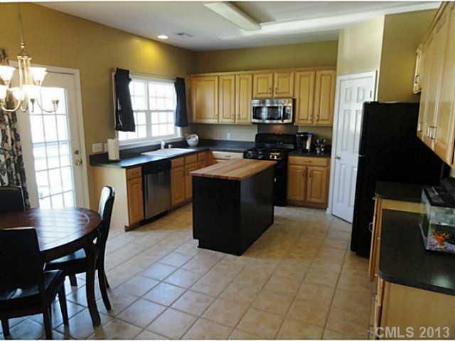 9205 Linden Tree Ln, Charlotte, NC 28277