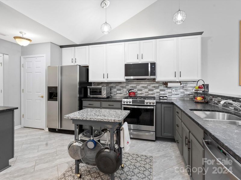 707 Ledgestone Ct, Fort Mill, SC 29708