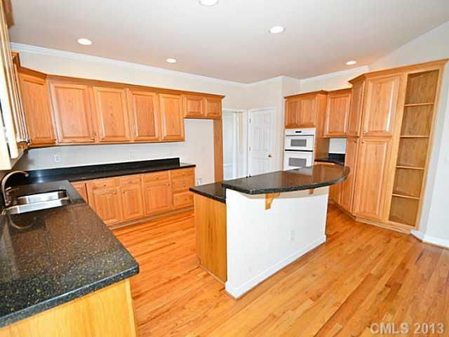 2537 Providence Hills Dr, Matthews, NC 28105