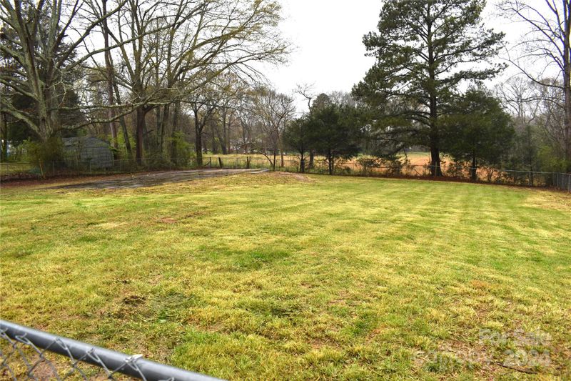 902 W Chestnut St, Stanley, NC 28164