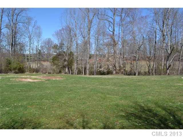 1823 Crestview Dr, Newton, NC 28658