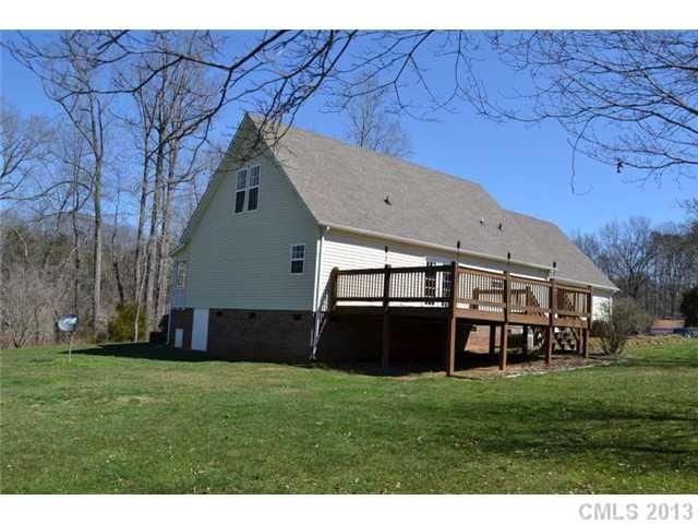 1823 Crestview Dr, Newton, NC 28658