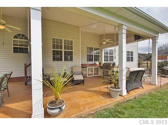 210 Castles Gate Dr, Mooresville, NC 28117