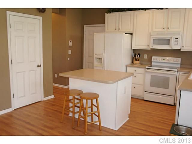 9150 Snow Hill Ct, Charlotte, NC 28269