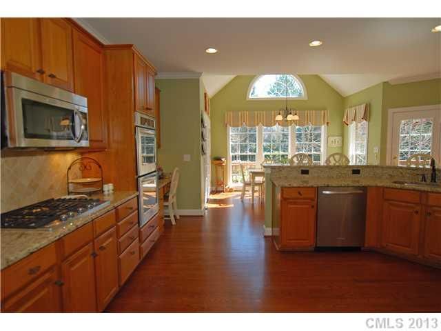 8703 Edgewater Ct, Waxhaw, NC 28173