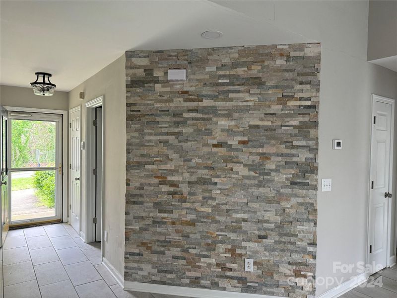 6921 Red Bud Cir, Charlotte, NC 28214