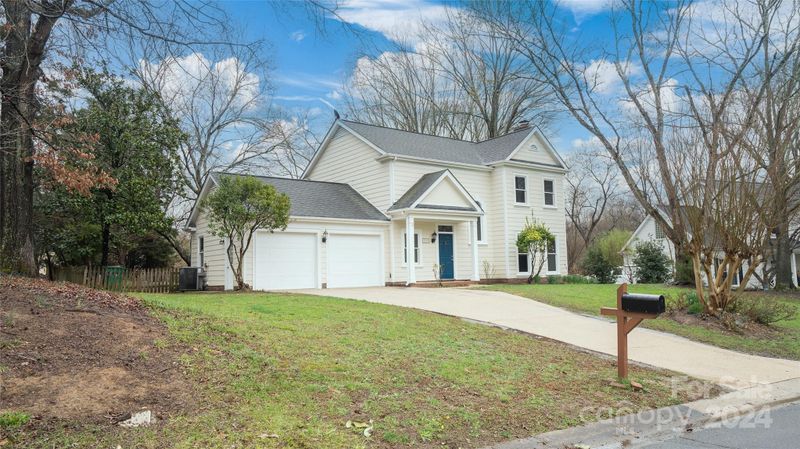 3215 Silver Pond Ct, Charlotte, NC 28210