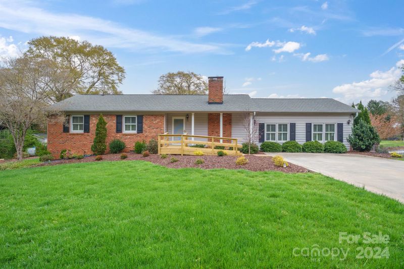 814 Edgewater Dr, Belmont, NC 28012