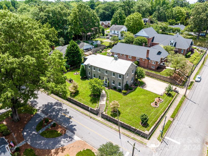 8 7th Ave NE, Hickory, NC 28601